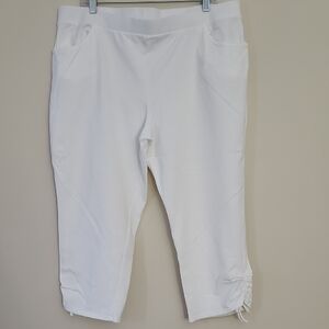Chico's Weekends White Cropped/Capri Pants NWOT
